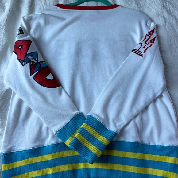 2023 Disneyland crewneck New - Picture 4 of 8